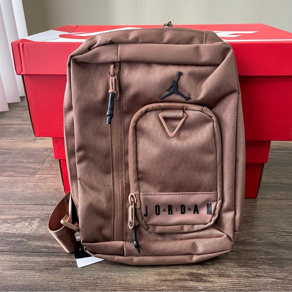 Nike Air Jordan Collectors Crossbody Bag (3L) Mens Womens New With‎ Tags - Brown